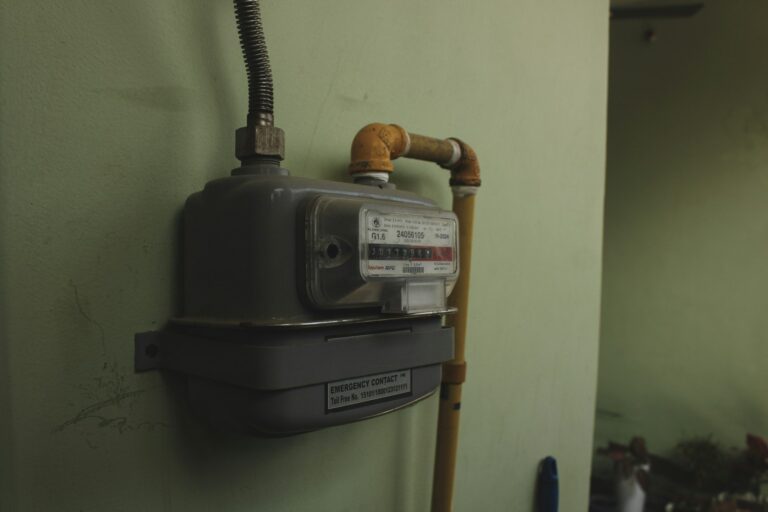 Doğalgaz sayacı ve tesisat bağlantıları
